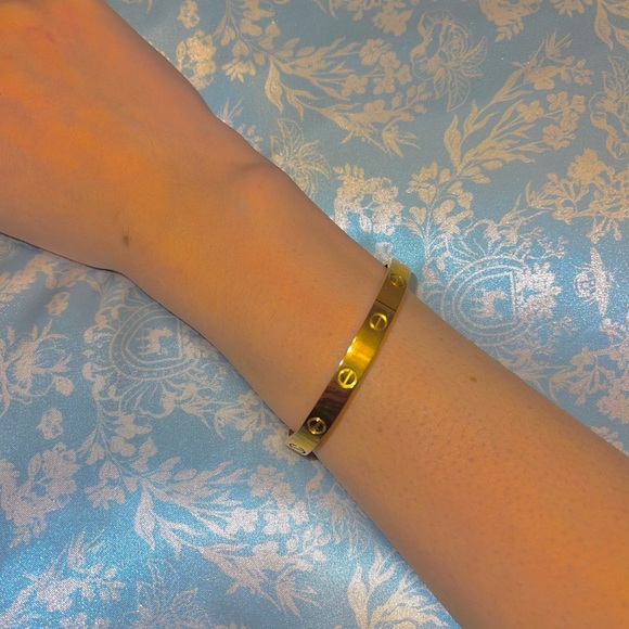 Gold 18K Love Bracelet with Red Case - Picture 3 of 4